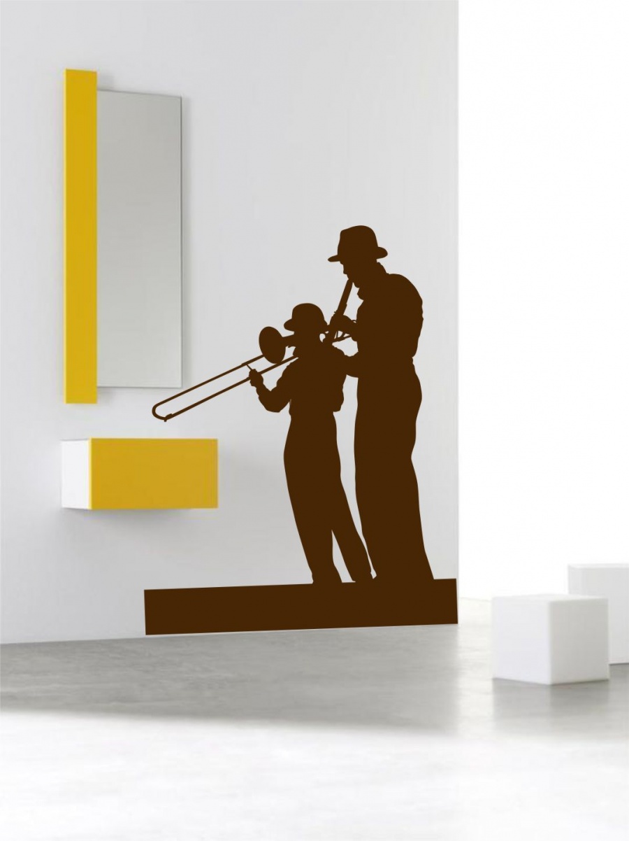 músicos con trombón y clarinete